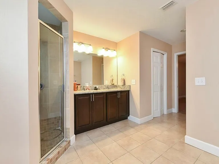 1451 Salisbury Dr — Photo 7