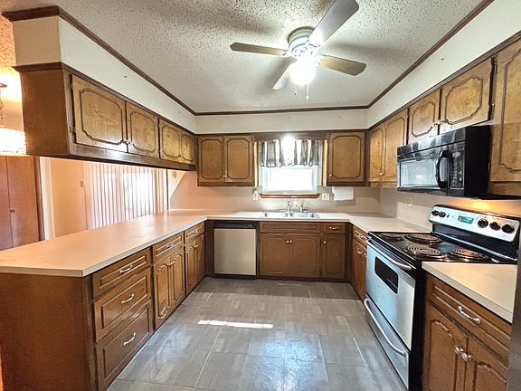3rd image of 246 Briarpatch Ln