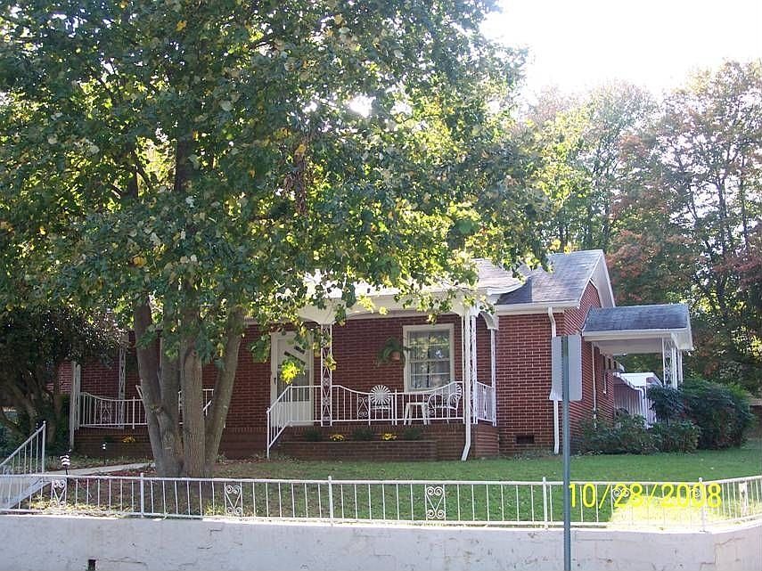 1st image of 102 S Patterson St