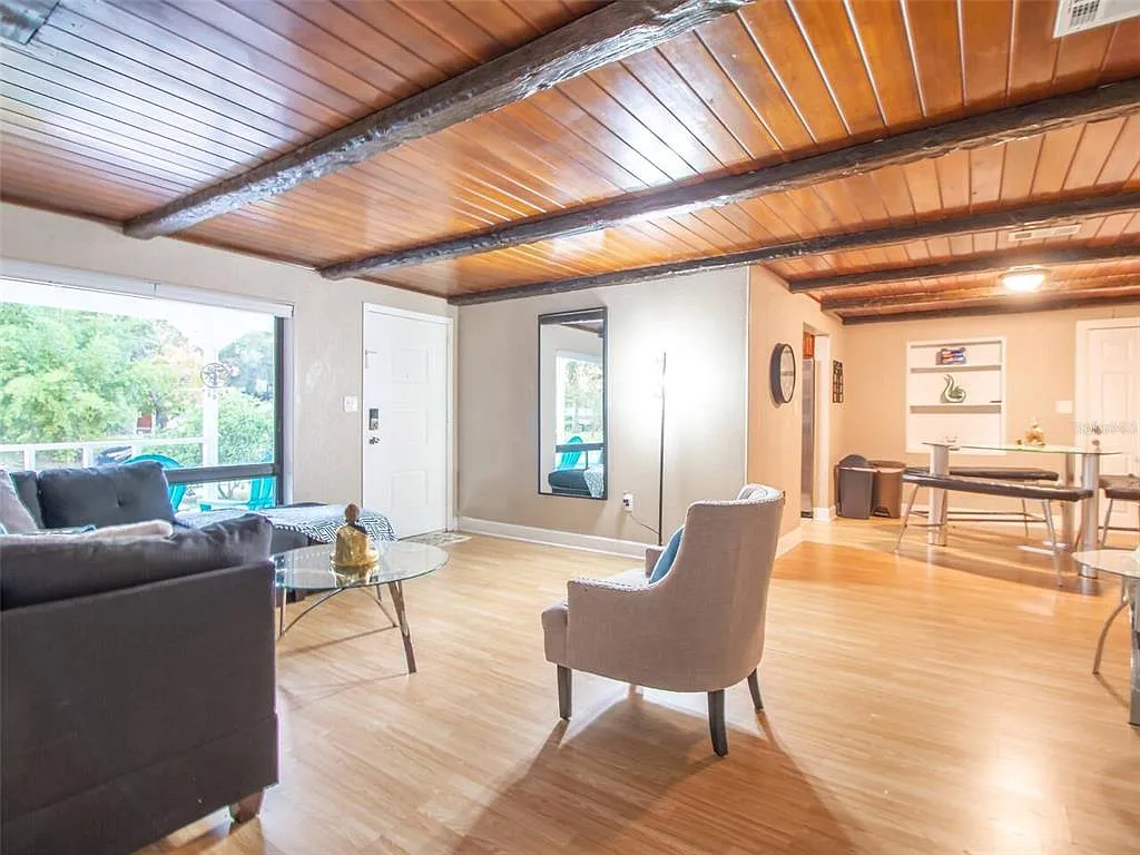 4 bed, 2.0 bath, 1845 sqft, $3,900 — Photo 3