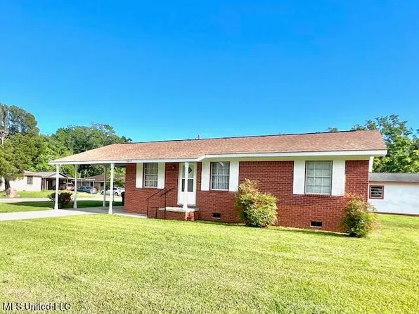 5612 Gregory St, Moss Point, MS 39563