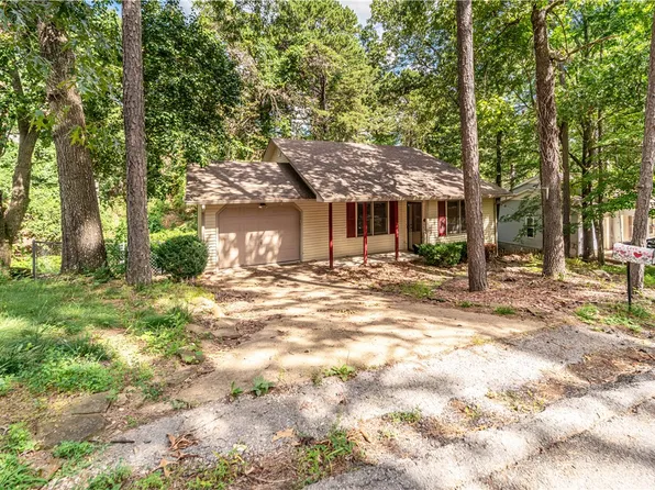 108 E Jay Ln, Eureka Springs, AR 72632