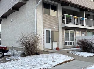 200 W Brookpark Dr SW #511, Calgary, AB T2W3E5