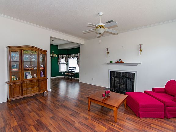 4th image of 240 Churchill Ct
