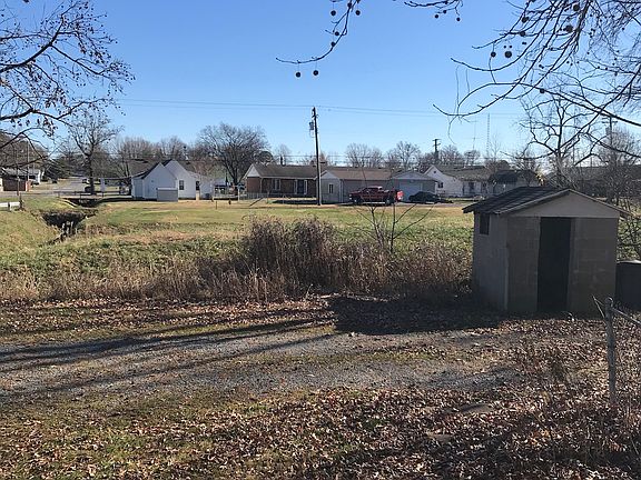 4th image of 62 Orchard Dr