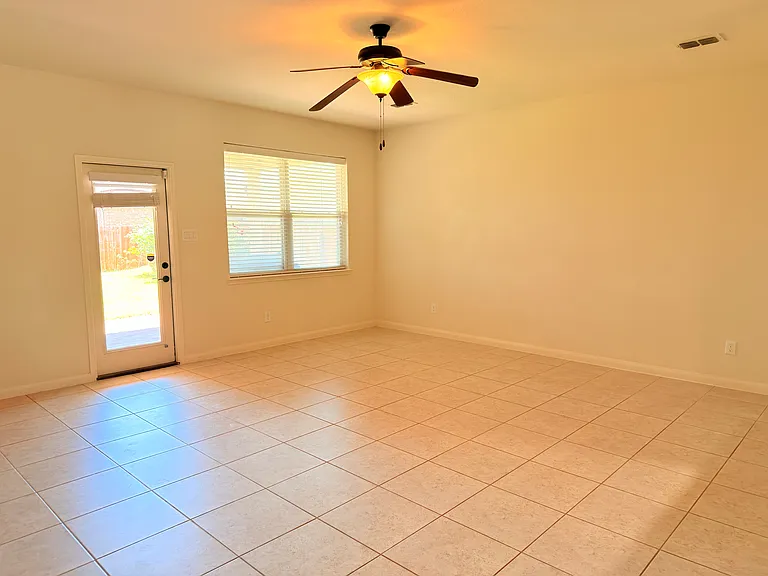 433 Winchester Dr — Photo 6