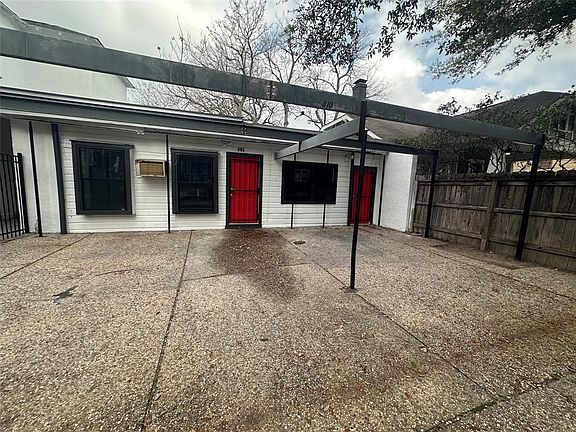 2nd image of 4419 Roseland St #2
