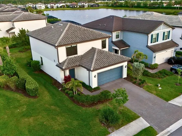 6111 Bluestar Ct, Lakewood Ranch, FL 34211