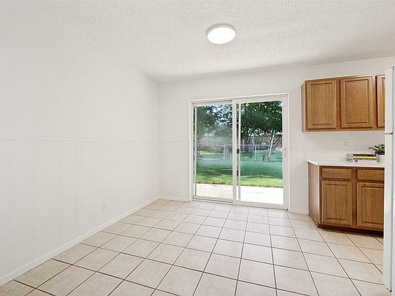 4th image of 709 E Main St