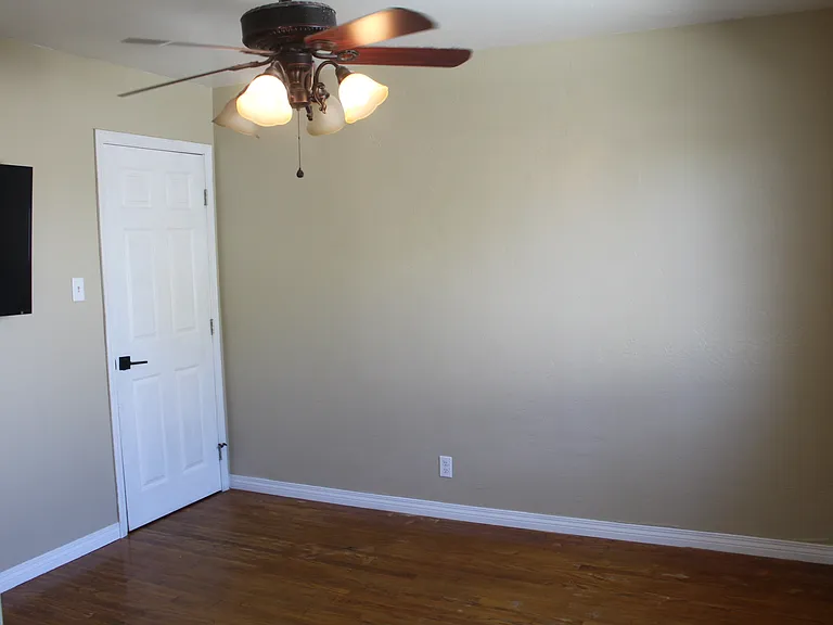 215 Almond St — Photo 15