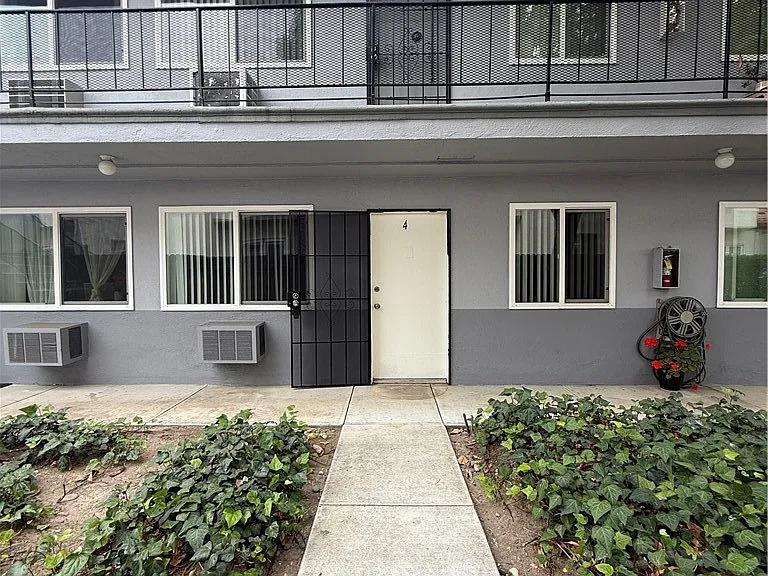 400 S Marengo Ave #4 — Photo 3