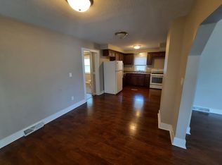 2330 E 42nd St, Des Moines, IA 50317