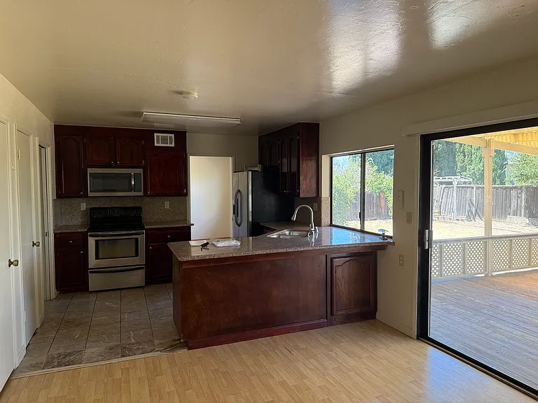 Mendocino Dr — Photo 8