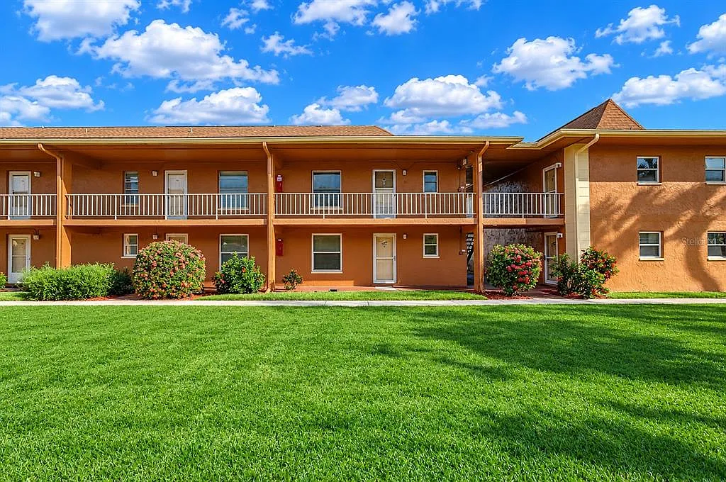 2 bed, 1.0 bath, 872 sqft, $2,000 — Photo 3