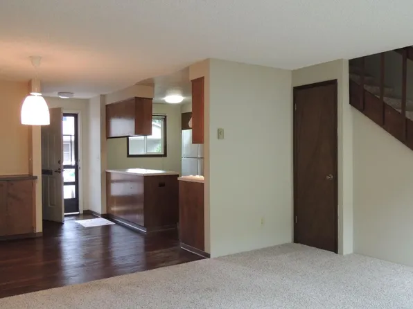 323 S Locust St APT 12, Canby, OR 97013