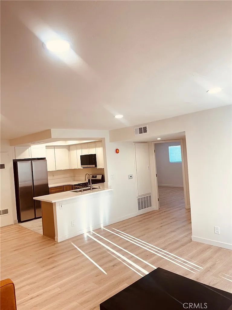 2 bed, 1000 sqft, $2,850 — Photo 4