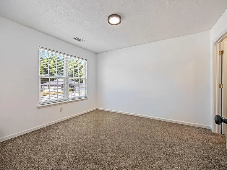 2056 Sylvan Lake Dr — Photo 33