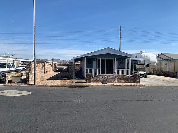 Large lot, lots of parking 