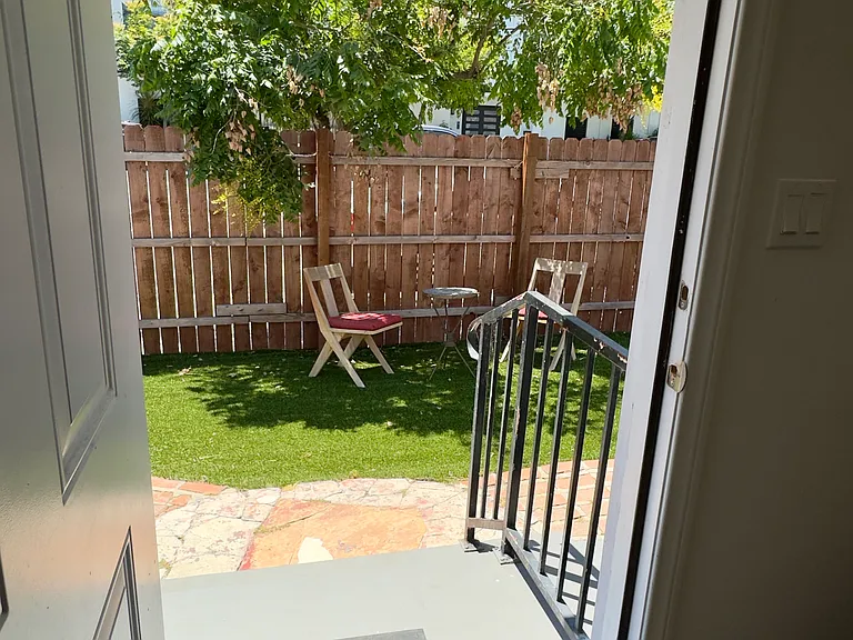 13845 Moorpark St — Photo 38