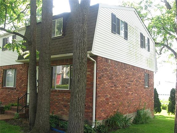 2nd image of 104 W Vincent St #104