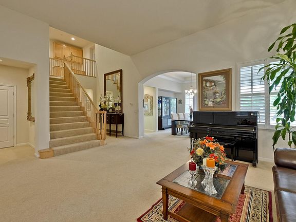 2nd image of 3045 Oliver Dr