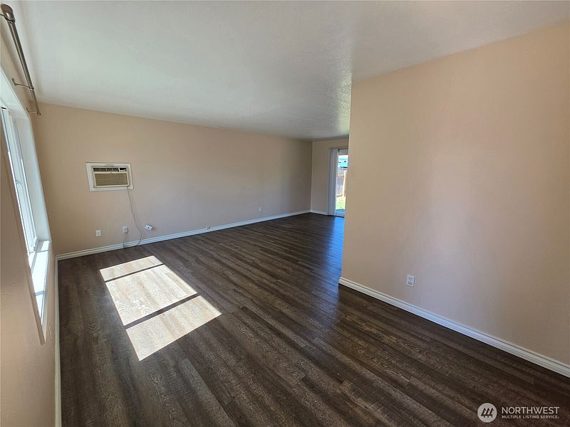 3rd image of 3382 Nebraska Street