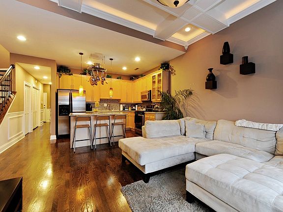 3rd image of 2750 N Wolcott Ave APT 3S