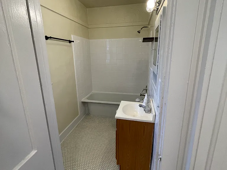 2510 Caldwell Ave S — Photo 8