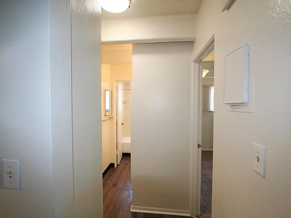 4th image of 1085 N Pearl St