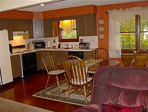 4th image of 35 Myers Ct