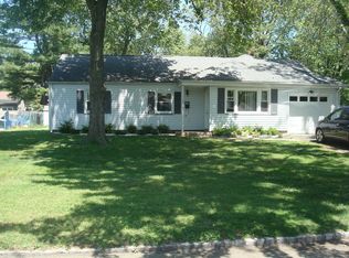 35 Park Dr, Livingston, NJ 07039