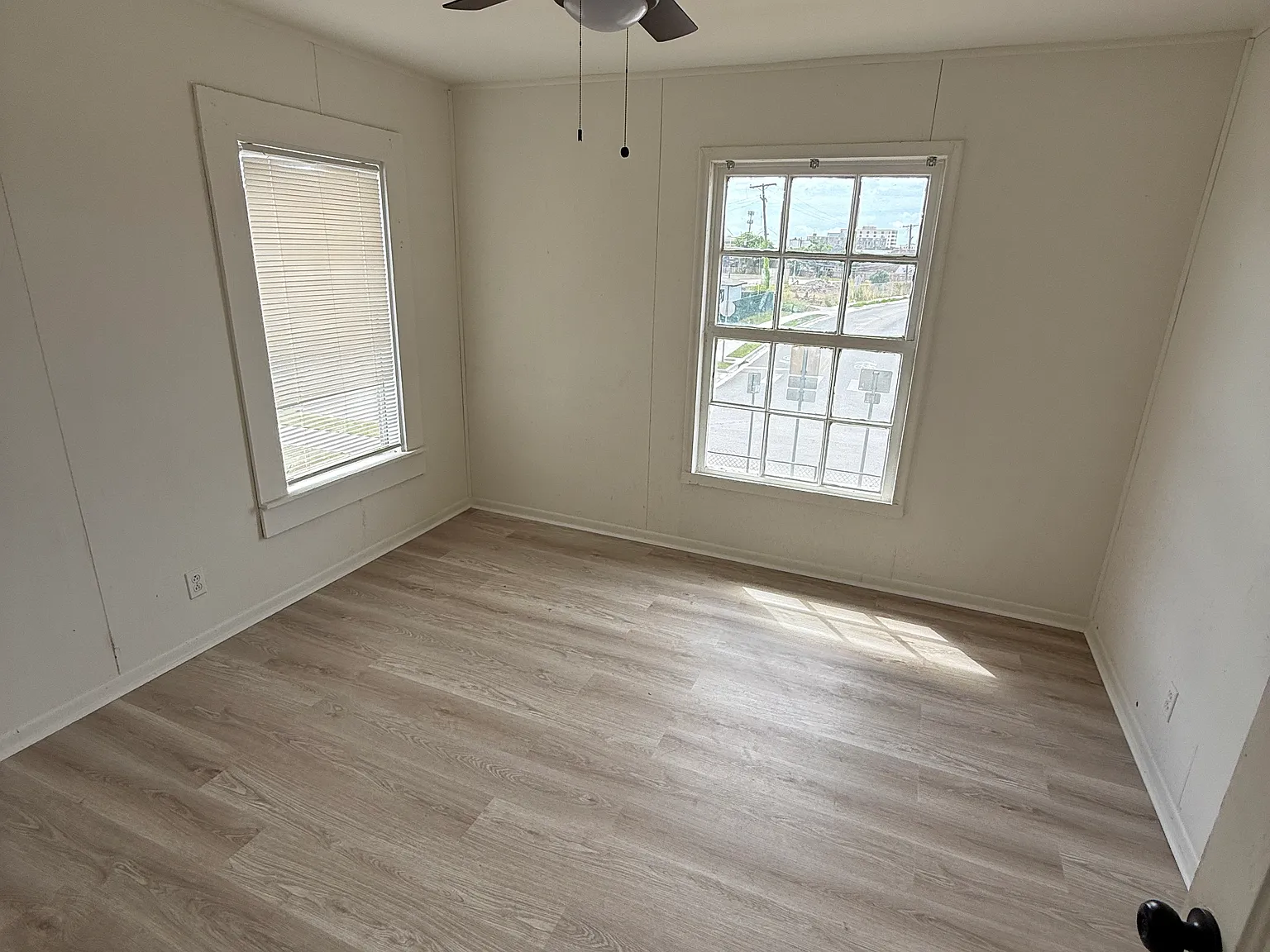 642 Glazebrook St — Photo 3