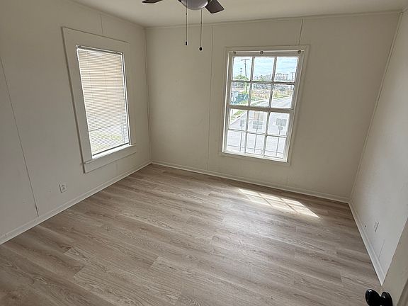 3rd image of 642 Glazebrook St #3