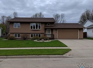 4805 E 22nd St, Sioux Falls, SD 57110