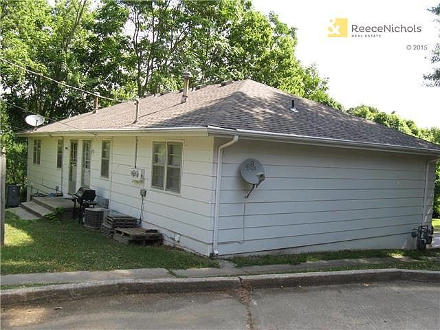2nd image of 102 S Oak Ridge Ter