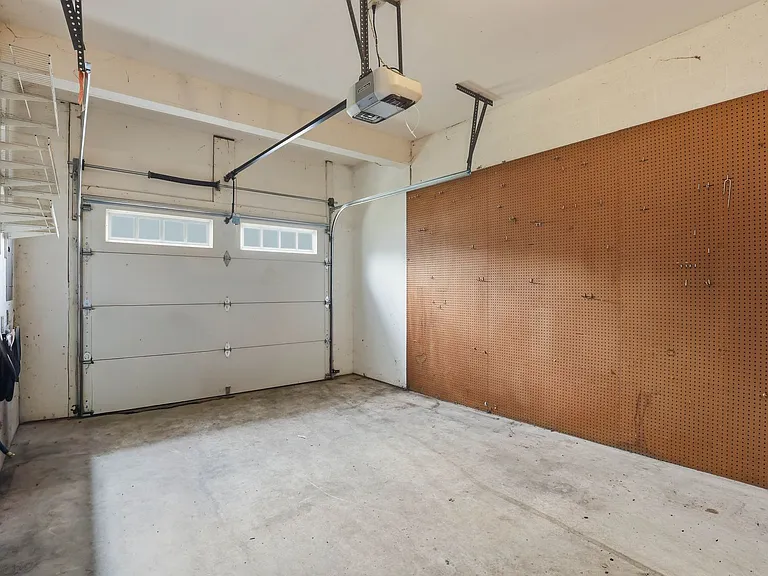 472 Hillside Dr — Photo 36