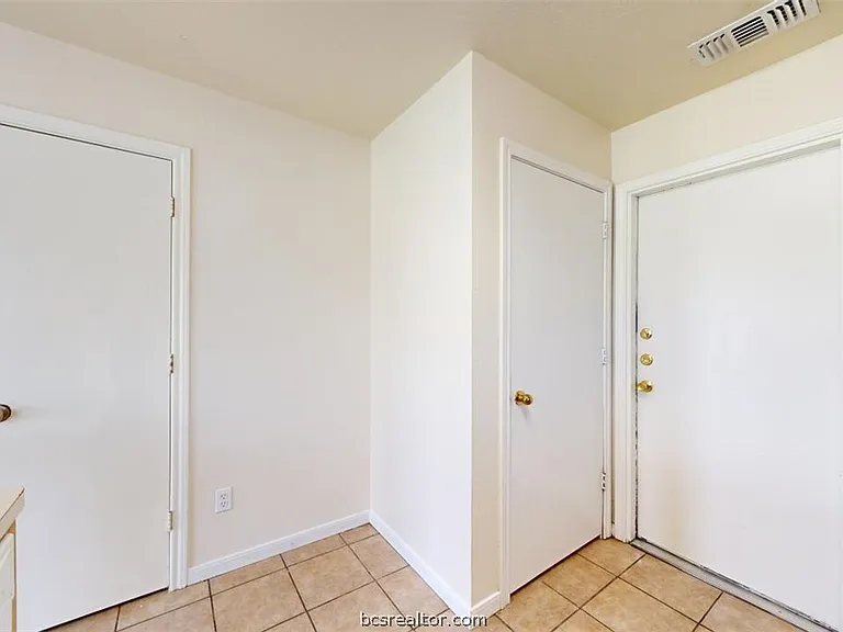 915 Bougainvillea St — Photo 8