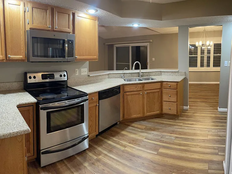 115 Spirea Point — Photo 41