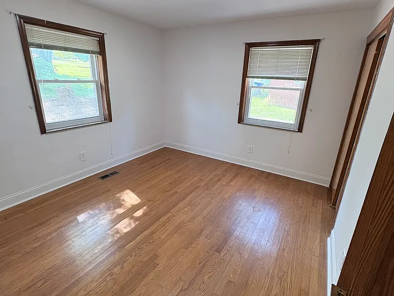 523 Lee Dr — Photo 7