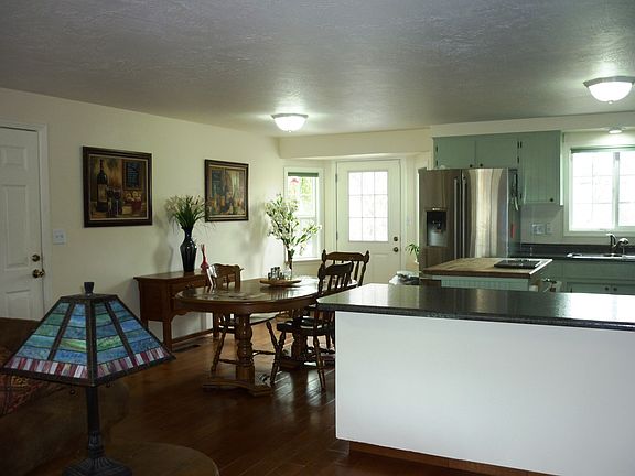 4th image of 755 Oak Knoll Dr