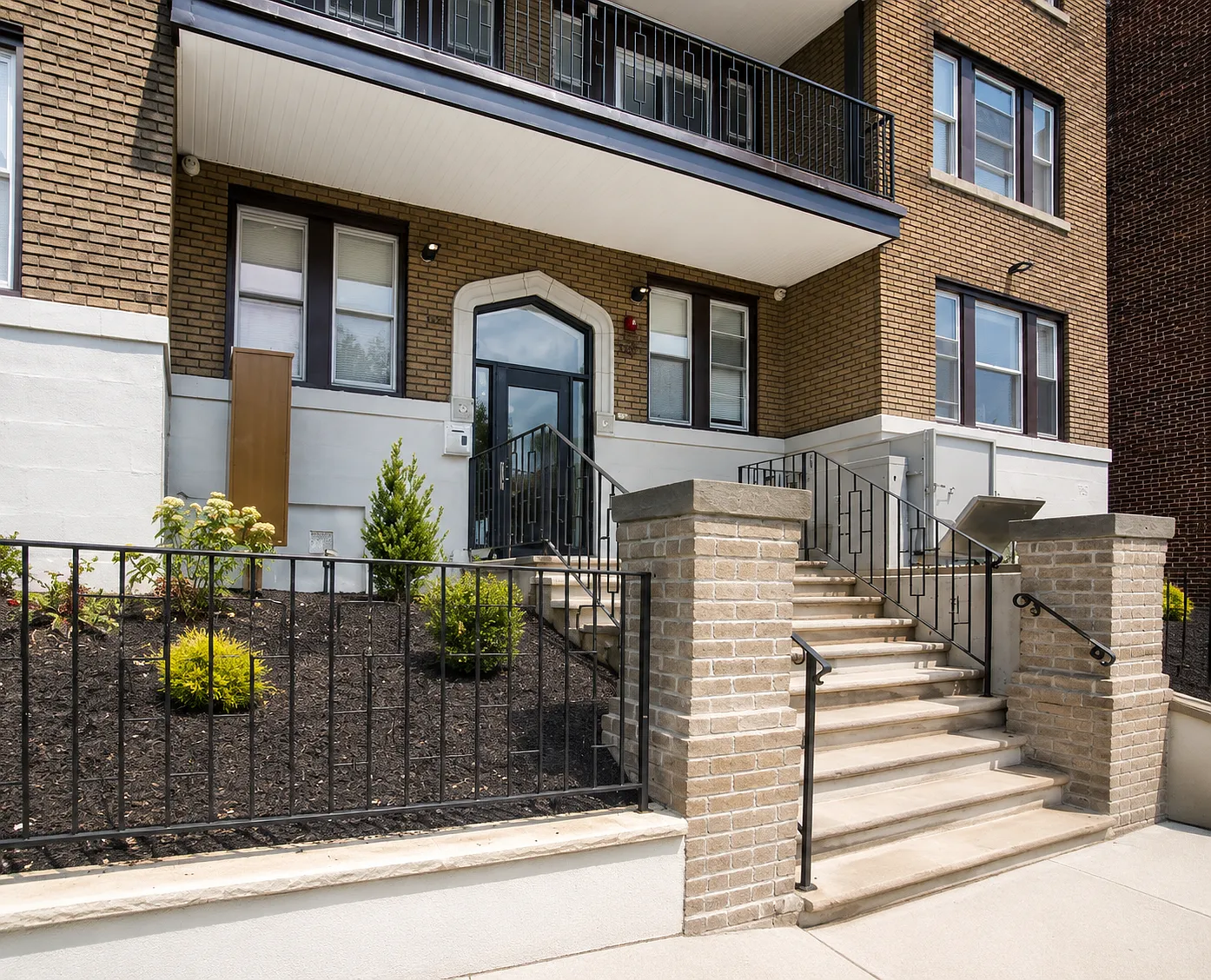 2 bed, 650 sqft, $2,150 — Photo 1