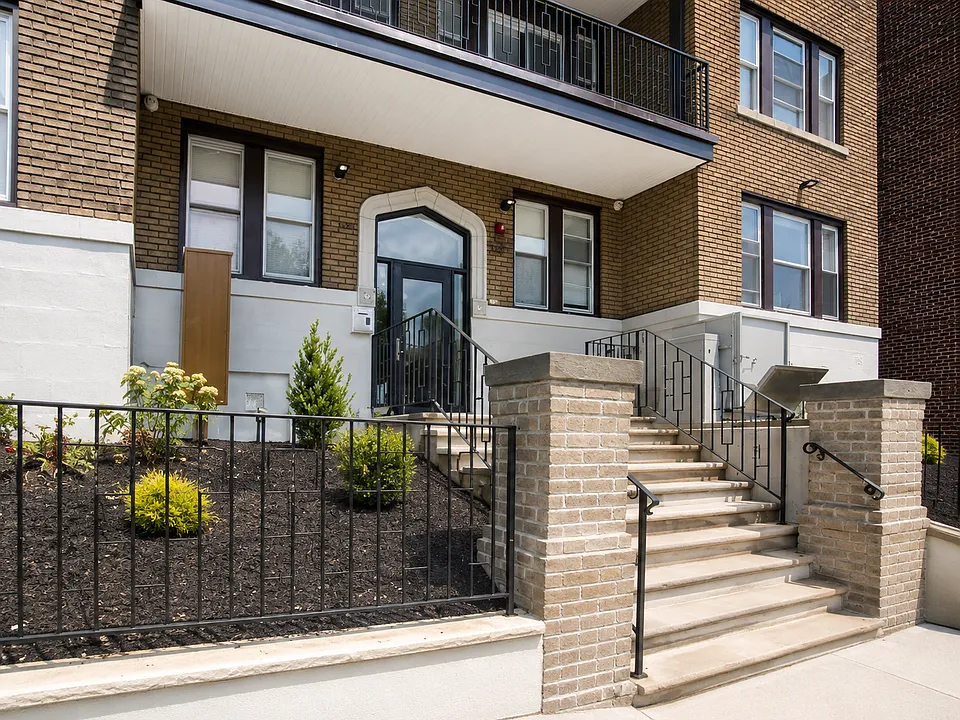 352 William St #204B