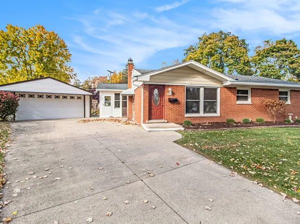 330 Marian Ct, Saline, MI 48176