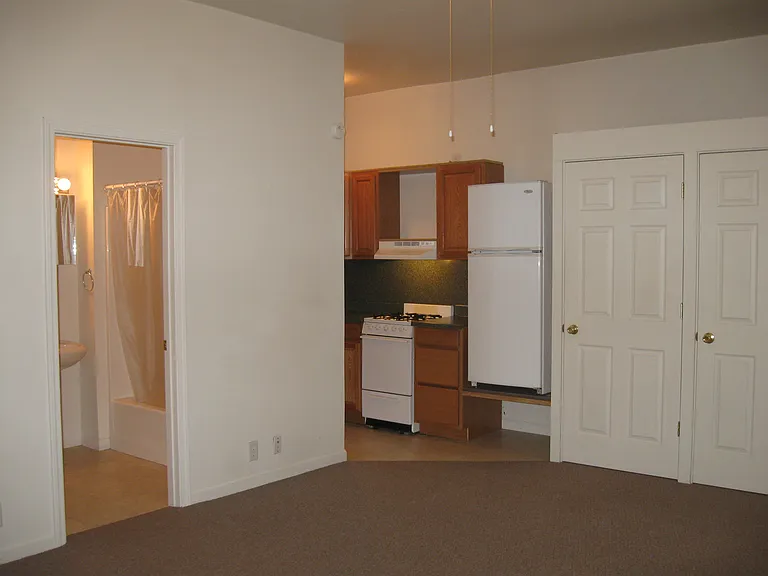 634 N 6th St — Photo 2
