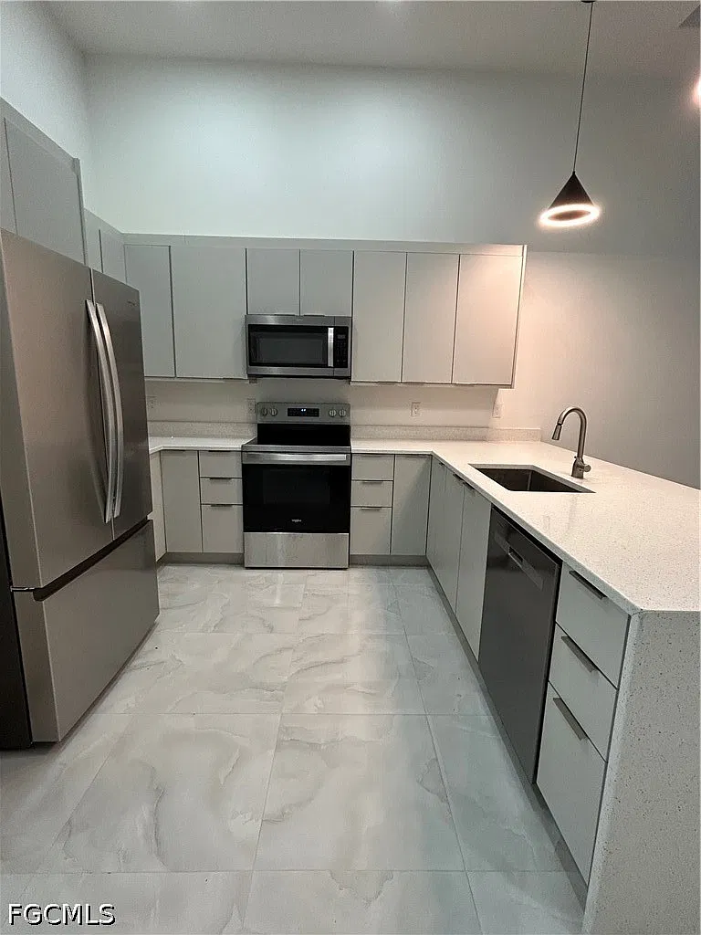 2 bed, 2.0 bath, 1644 sqft, $1,800 — Photo 2
