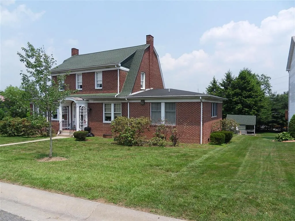 436 Rebecca St photo 1