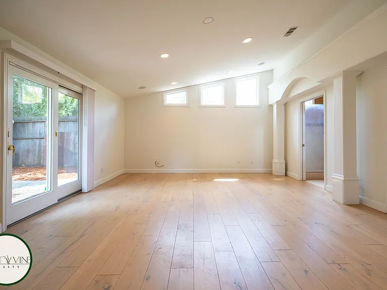 1492 Walbrook Dr — Photo 11
