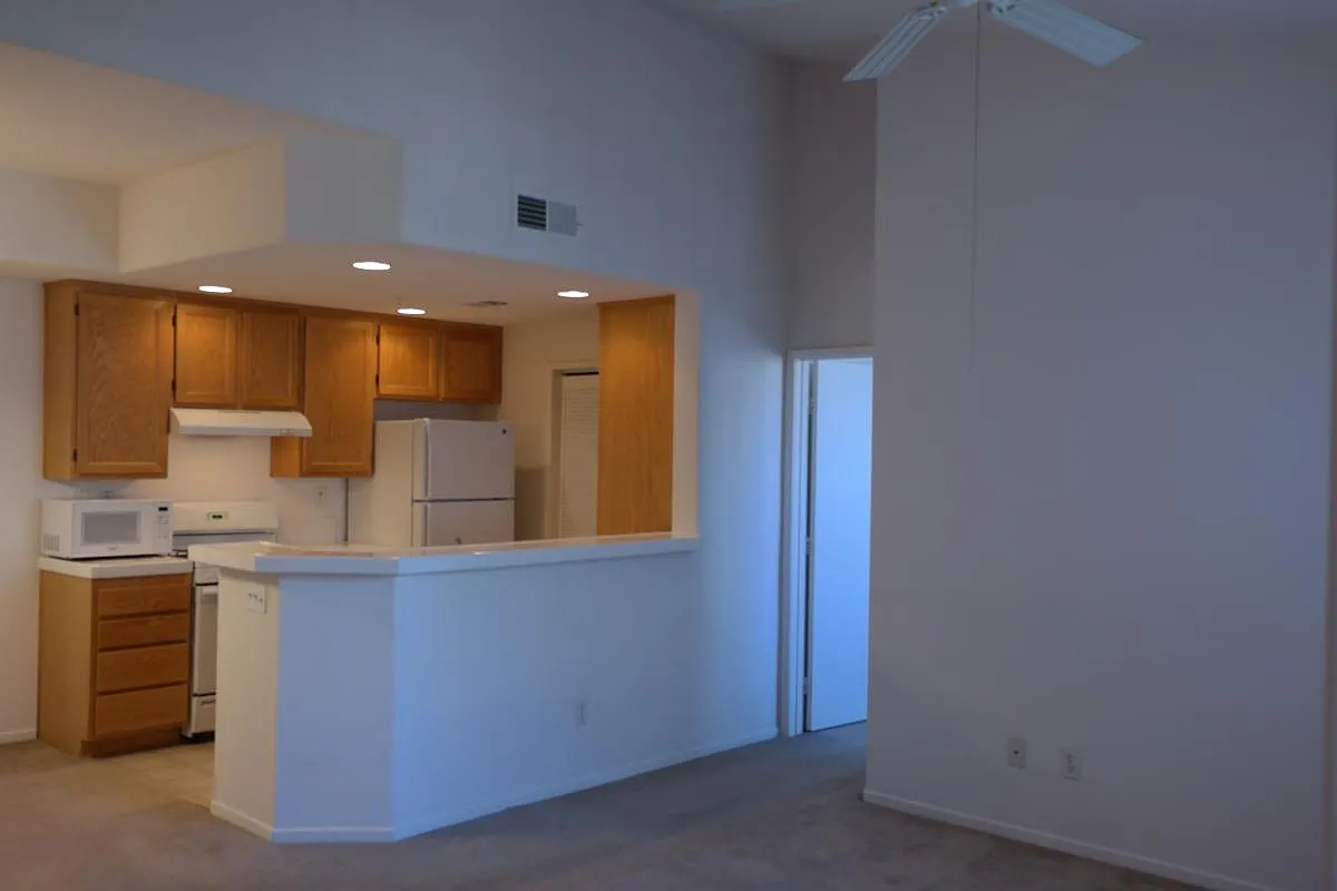 2 bed, 959 sqft, $2,800 — Photo 2