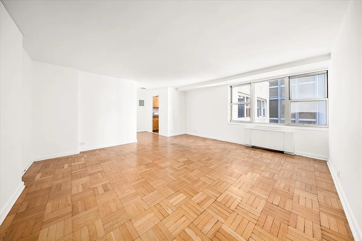 77 West 55th Street — Photo 2