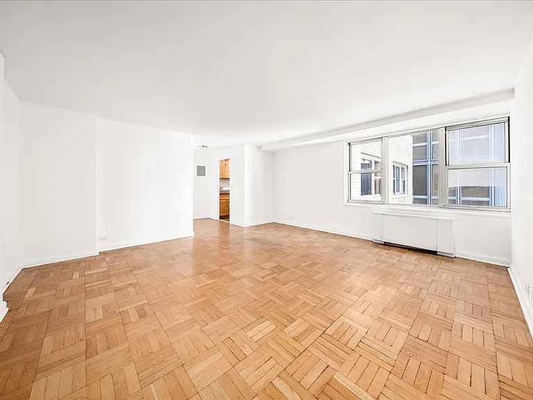 77 W 55th St #21A — Photo 2